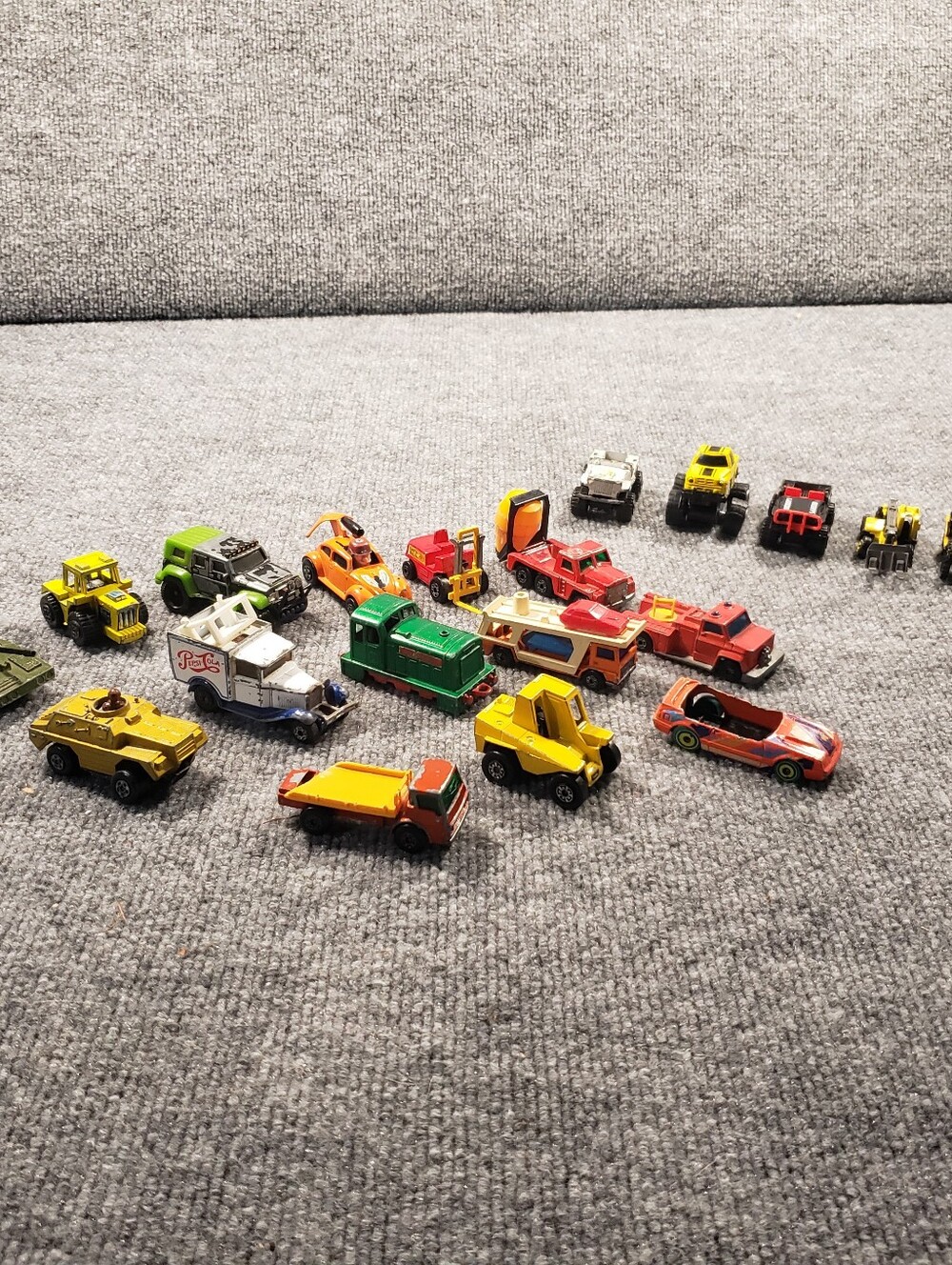 Mixed Lot Of 19  Vintage 1970s Matchbox Cars